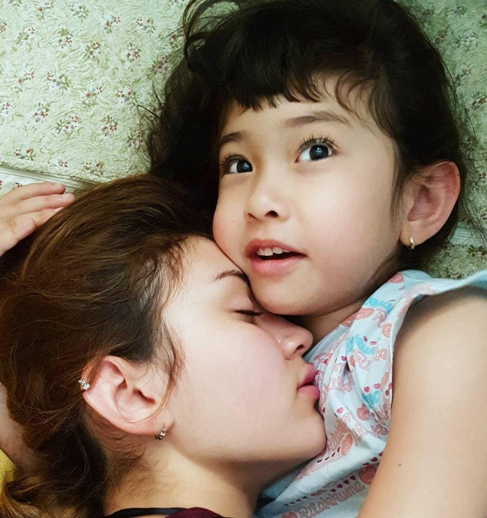 Instagram.com/evelyndouma