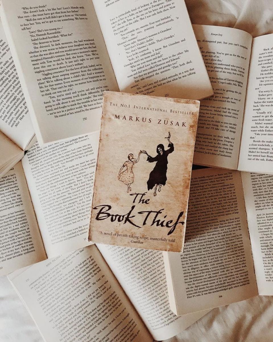 instagram.com/amybucklesbookshelf