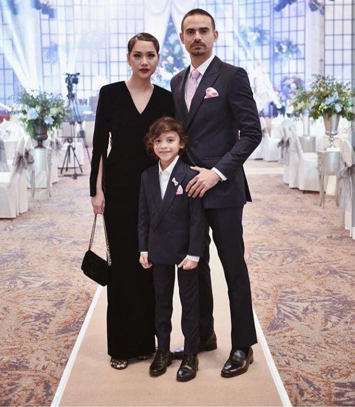 Instagram.com/ashrafsinclair