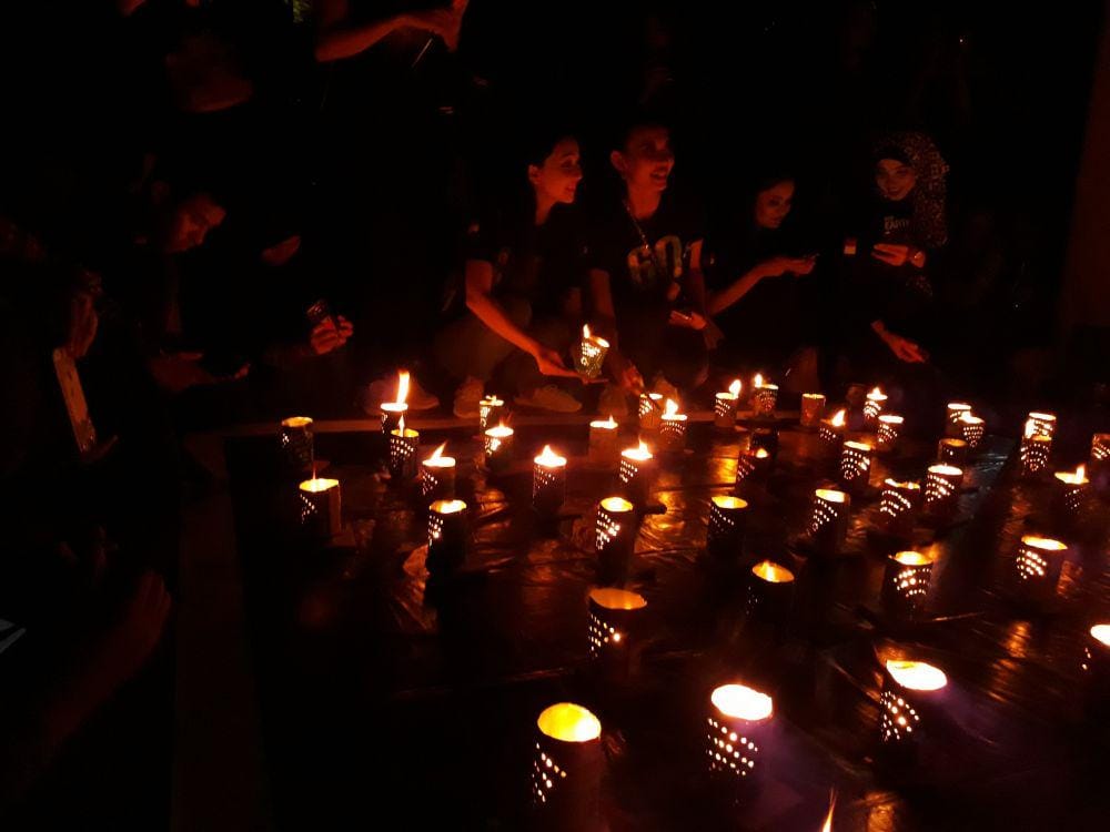 Earth Hour Surabaya / Yuni