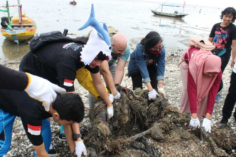 Earth Hour Surabaya / M. Nur Majid