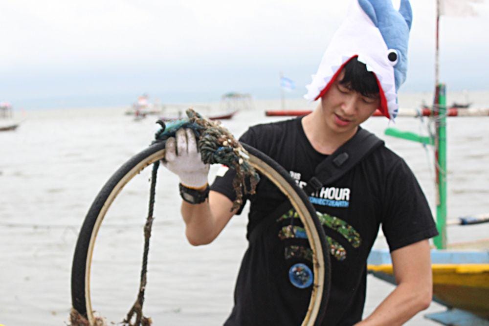 Earth Hour Surabaya / M. Nur Majid