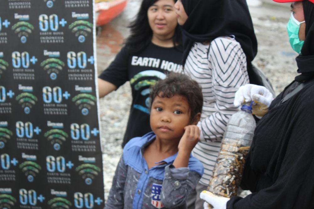Earth Hour Surabaya / M. Nur Majid