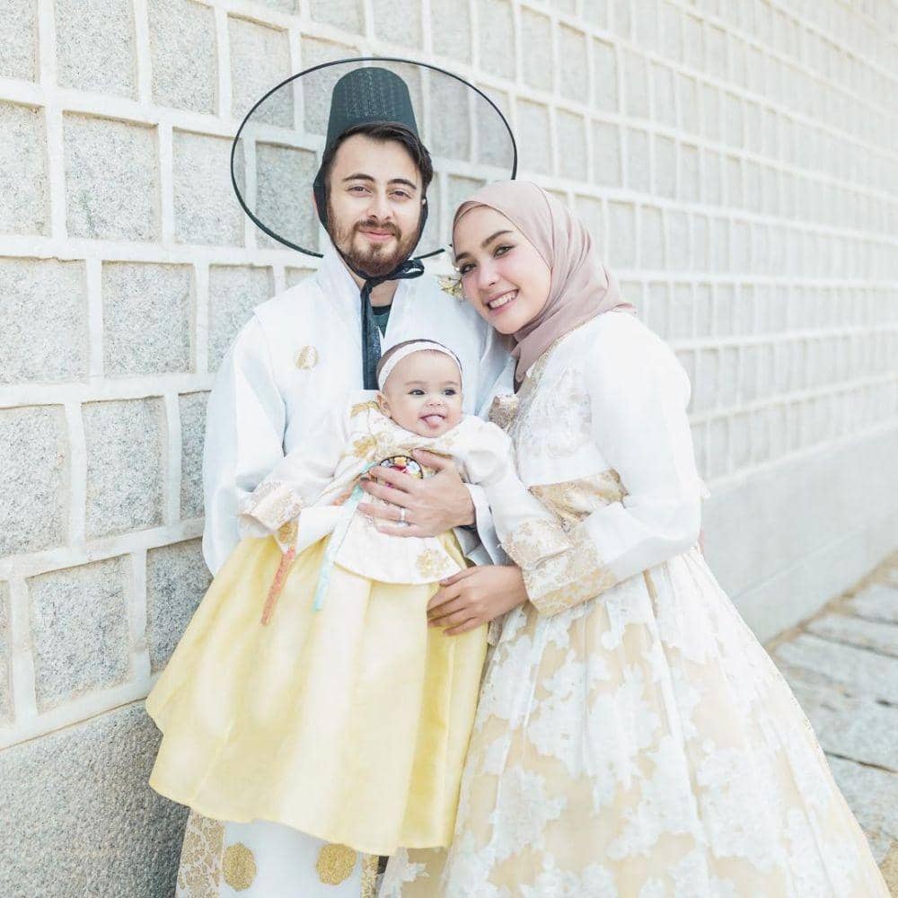 10 Potret Gemas & Romantis Liburan Keluarga Irvan Farhad di Korsel