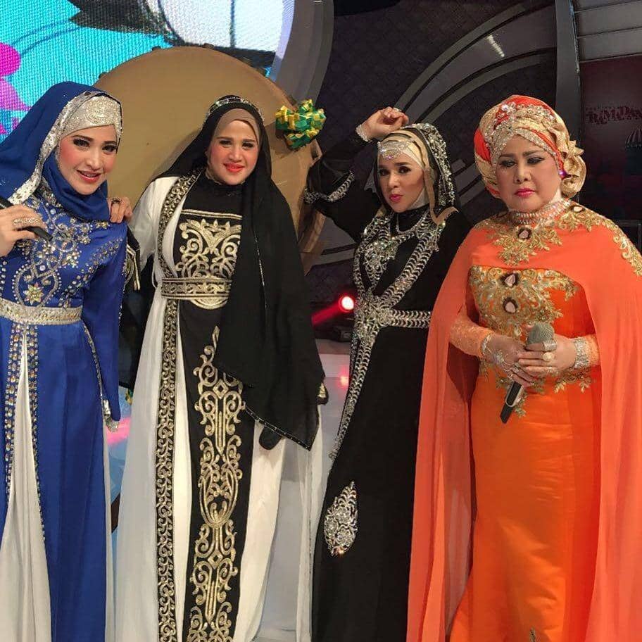 instagram.com/elvy_sukaesih