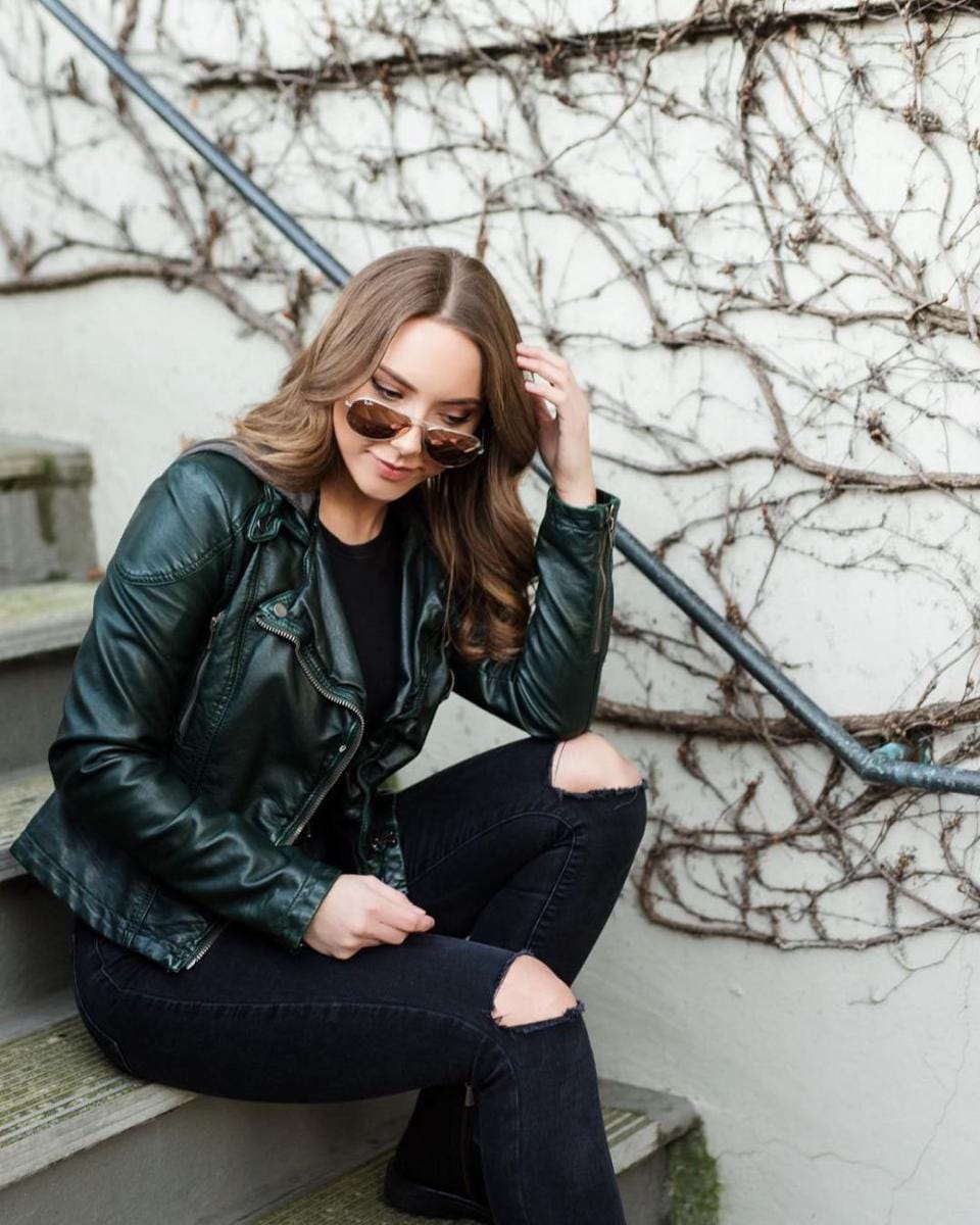 Instagram.com/hailiescott1