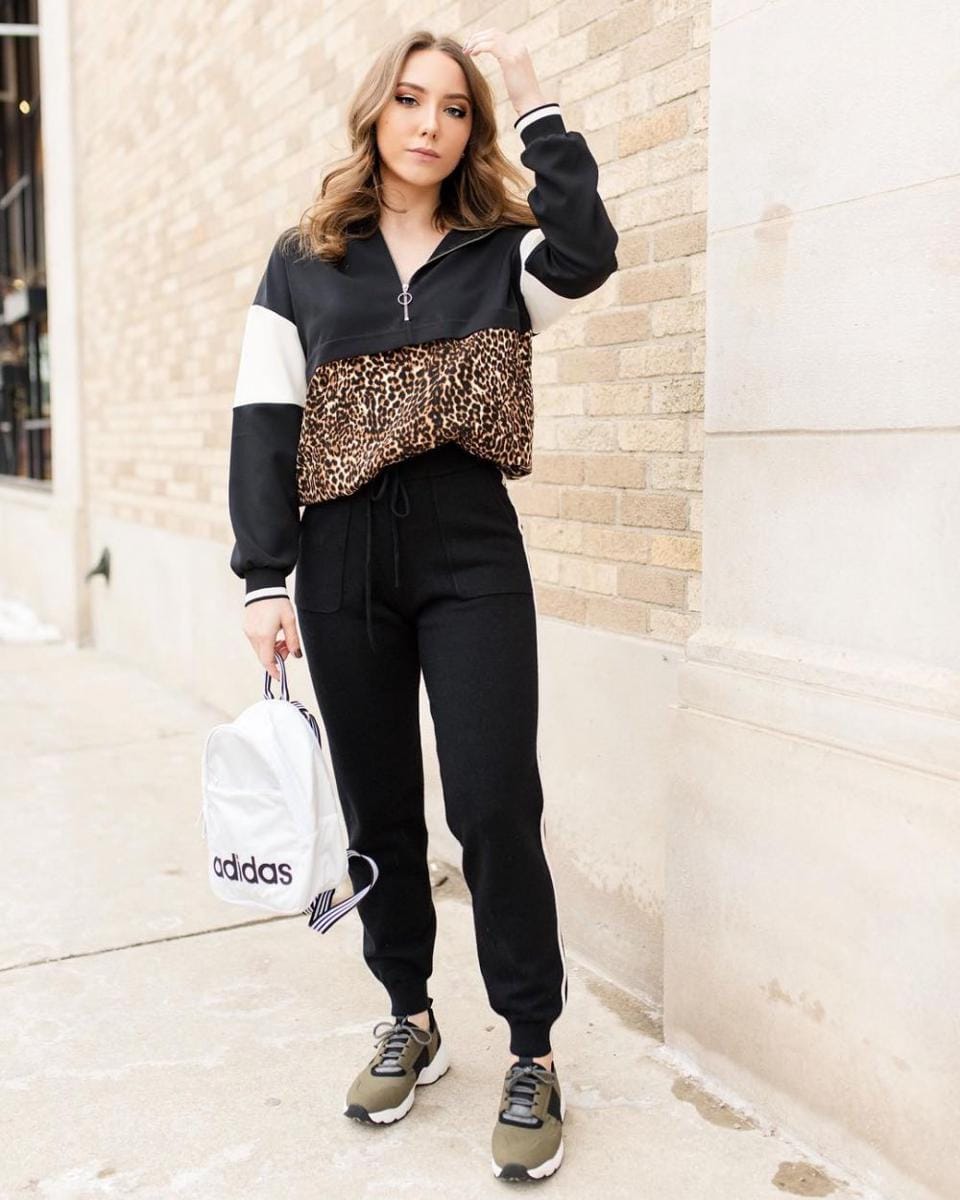 Instagram.com/hailiescott1