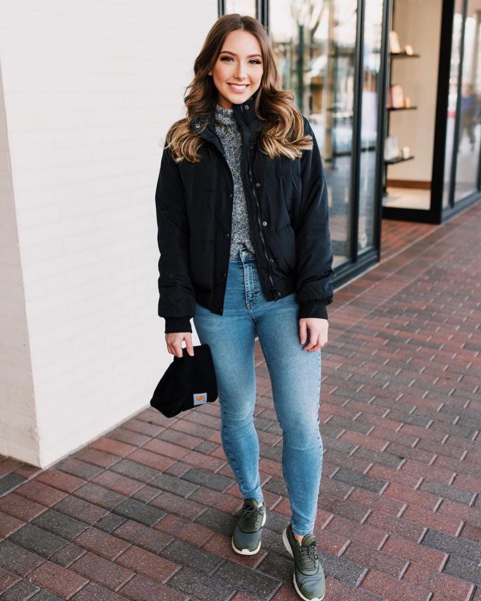 Instagram.com/hailiescott1