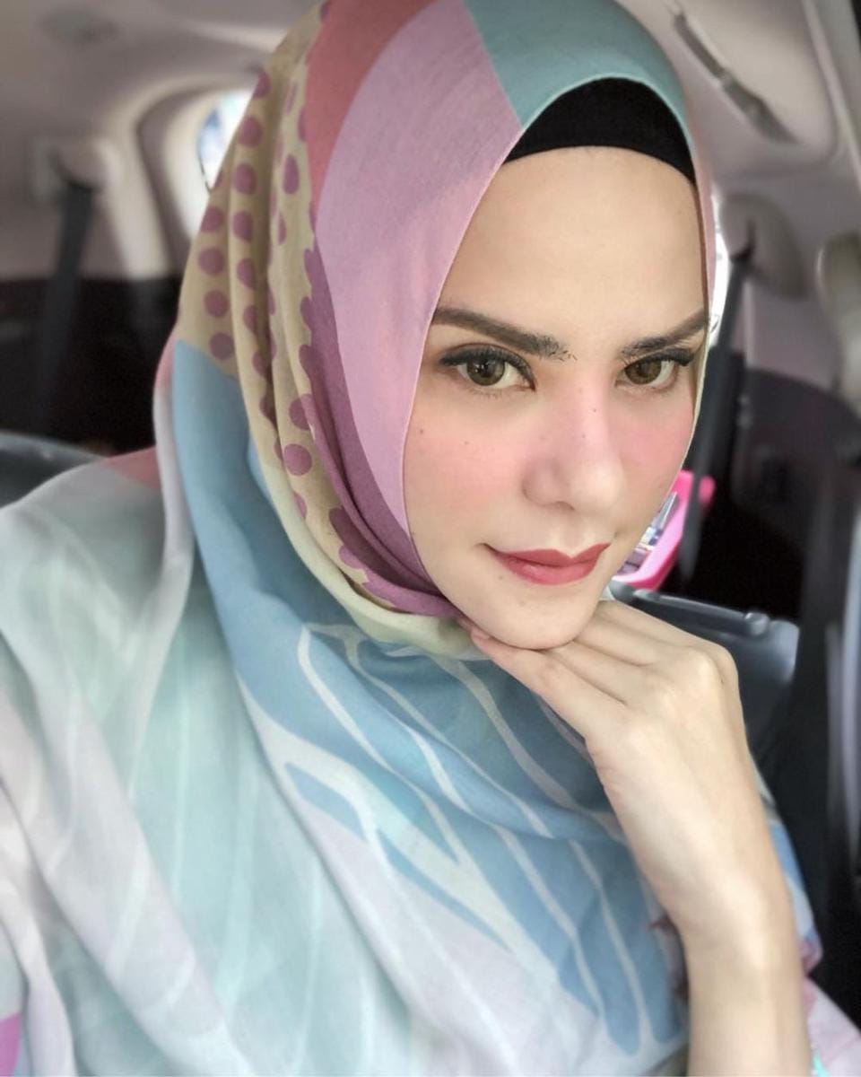 instagram.com/angellelga