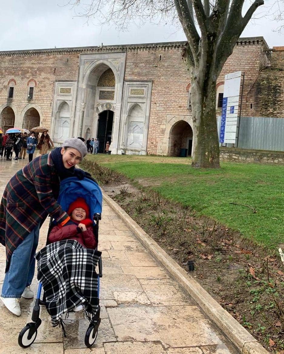 instagram.com/ayutingting92