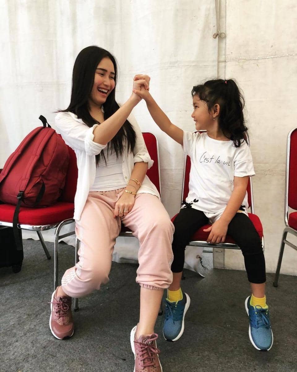 instagram.com/ayutingting92