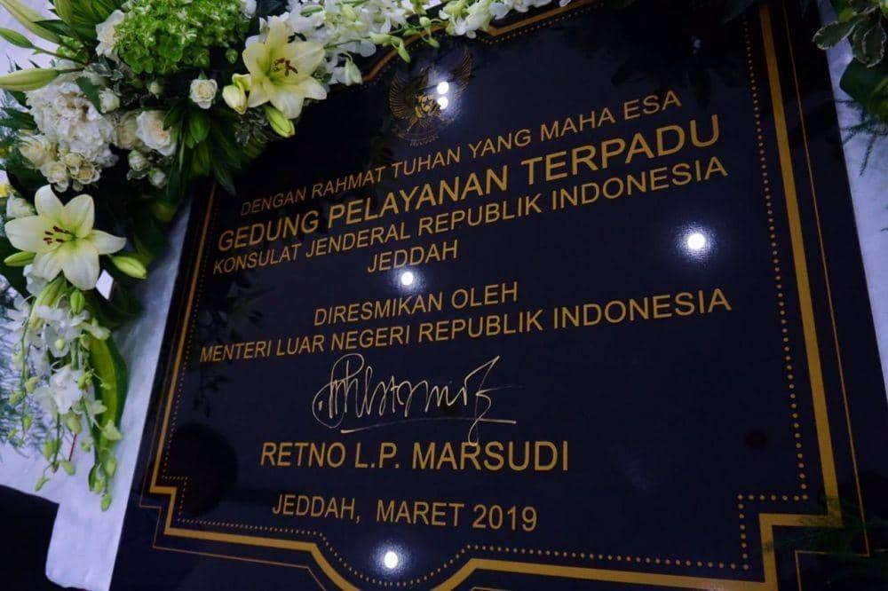 (Menlu Retno Marsudi meresmikan gedung pelayanan terpadu di Jeddah, Arab Saudi pada 4 Maret) Kemenlu