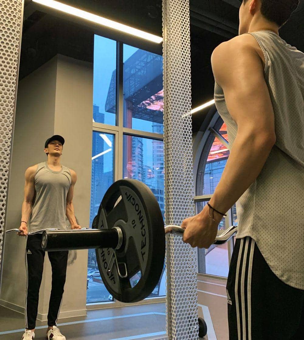 instagram.com/yanxi.sai