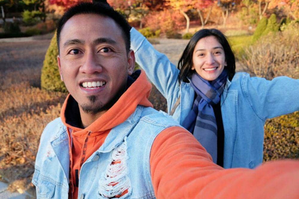 Jarang Terekspos, Ini 10 Potret Mesra Fanny Ghassani & Suami Pengusaha