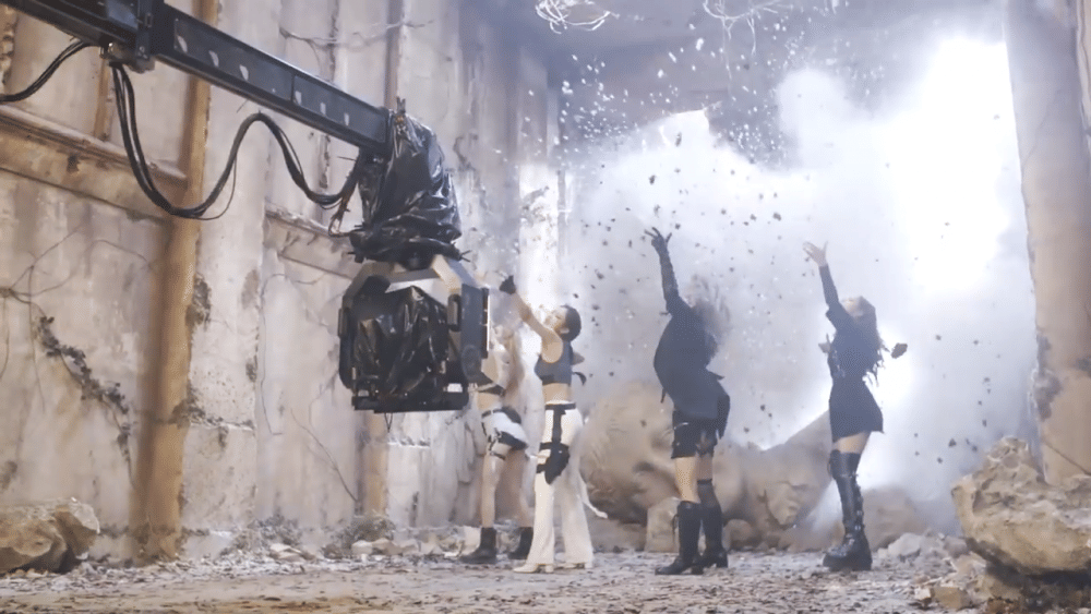 Youtube.com/BLACKPINK