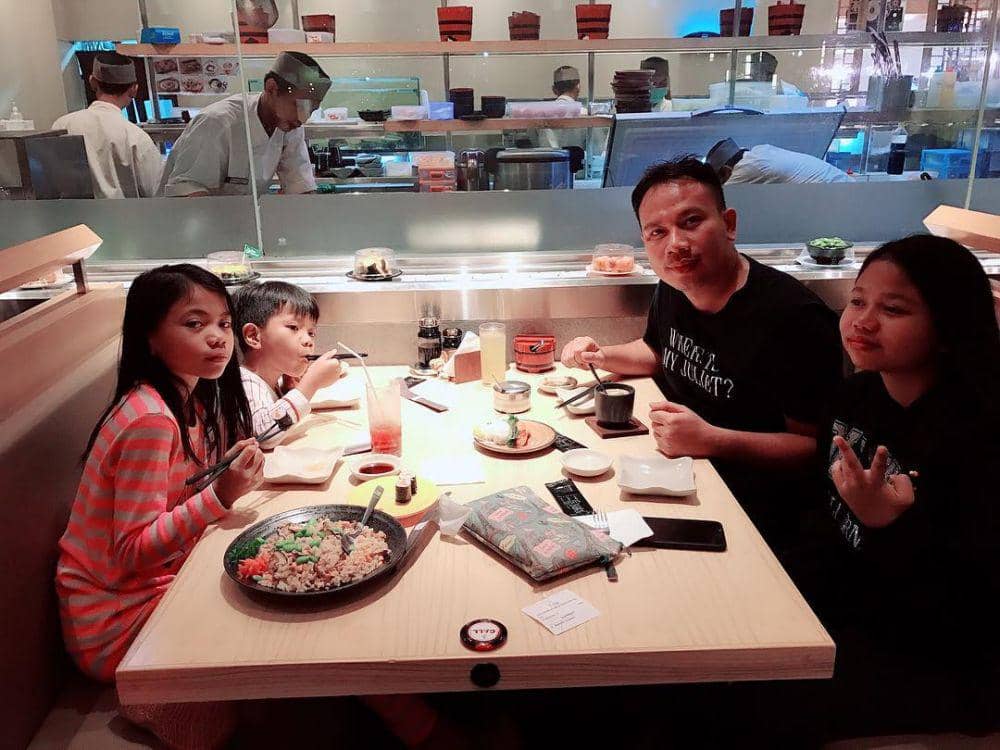 instagram.com/vickyprasetyo777