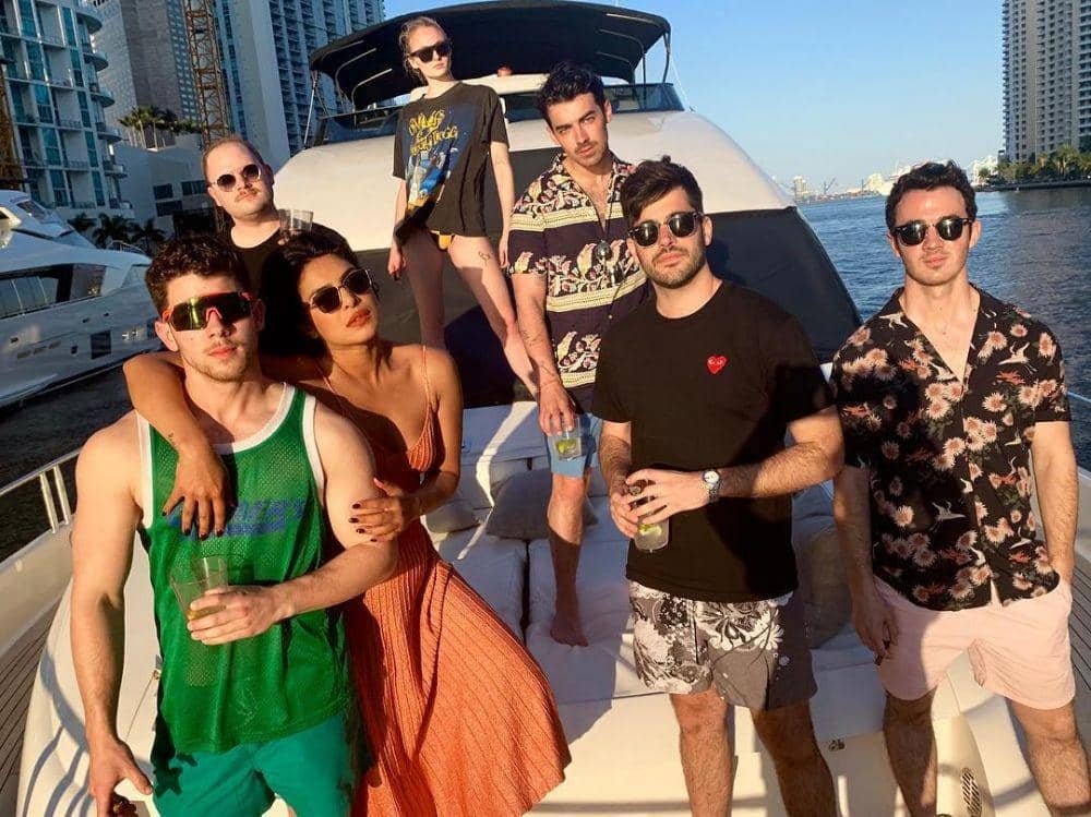 instagram.com/priyankachopra