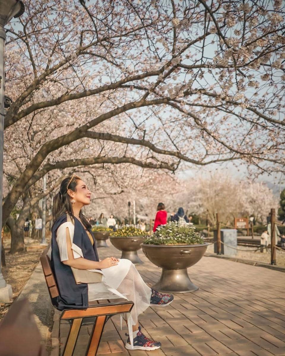 Instagram.com/dindakirana.s