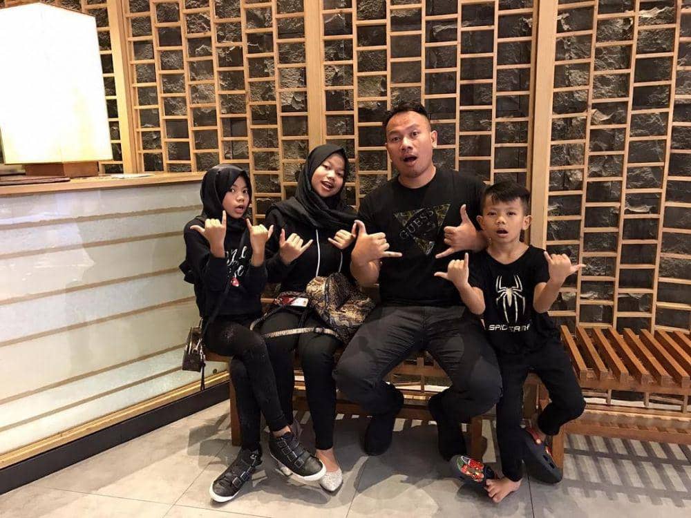 instagram.com/vickyprasetyo777