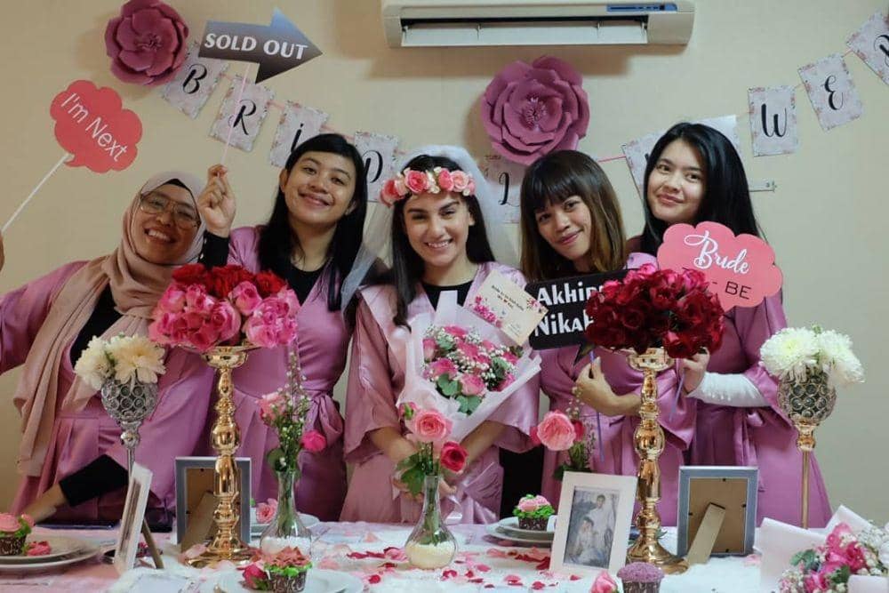 instagram.com/aniess_16