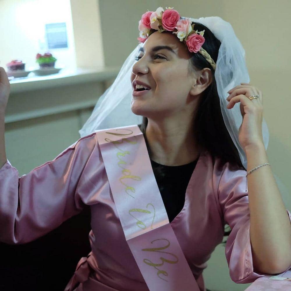 instagram.com/aniess_16