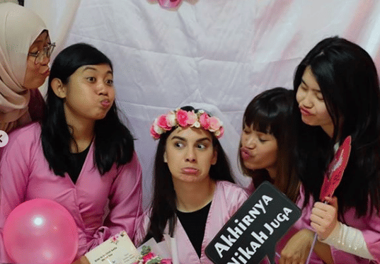 instagram.com/aniess_16