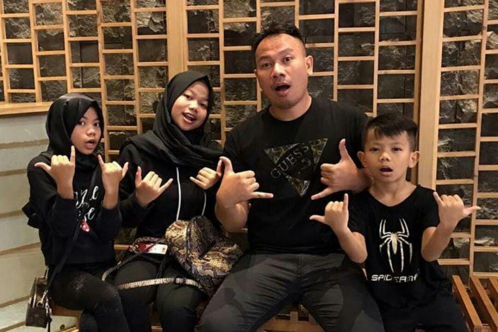 instagram.com/vickyprasetyo777