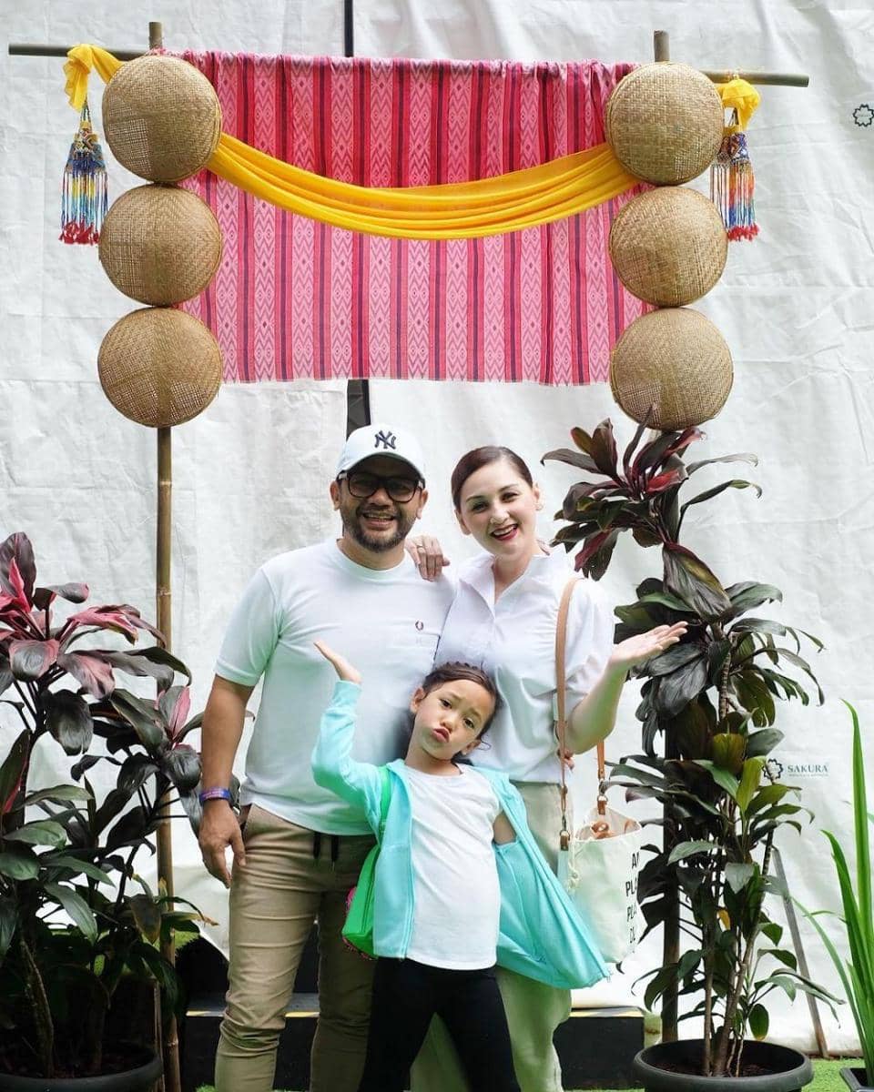 instagram.com/monaratuliu