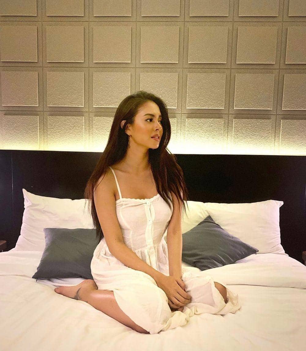 10 Pancaran Pesona Aurelie Moeremans, Kekasih Ello yang Jago Nyanyi