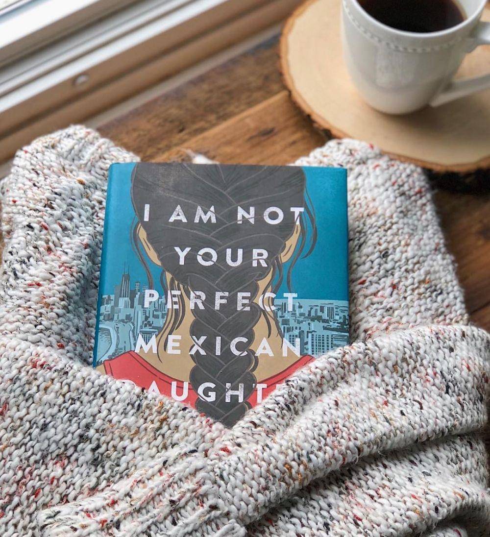 instagram.com/bookstackedblonde