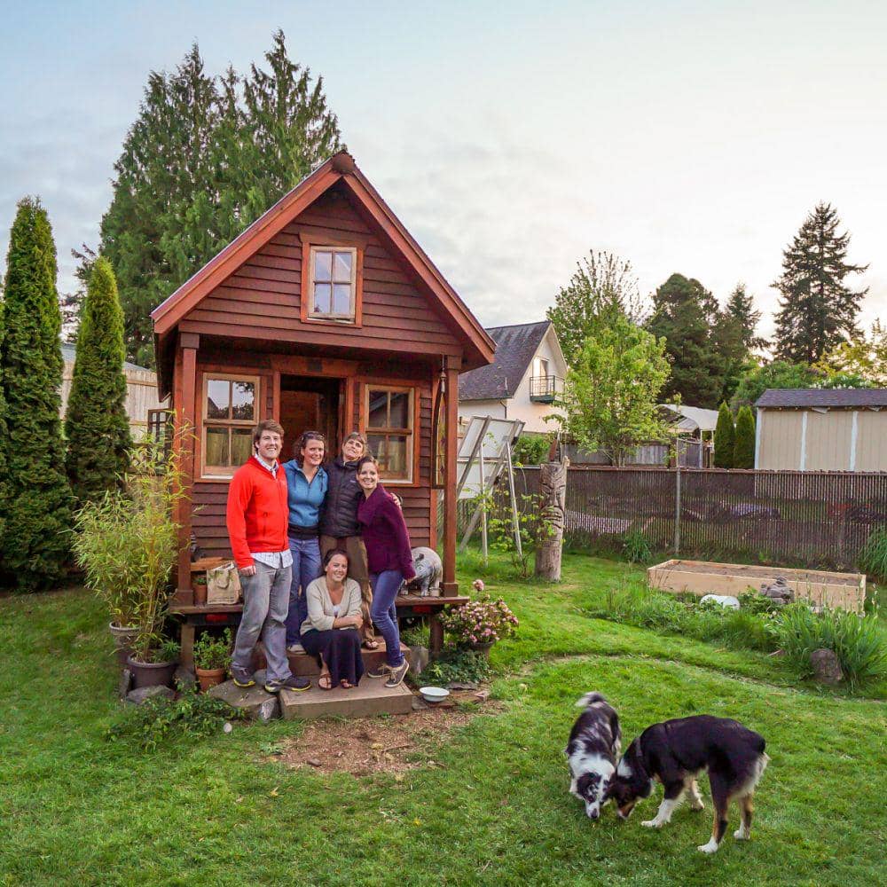 tinyhousegiantjourney.com