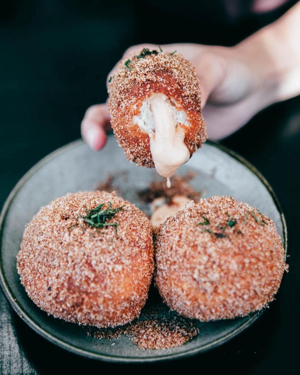 instagram.com/ainarestaurant