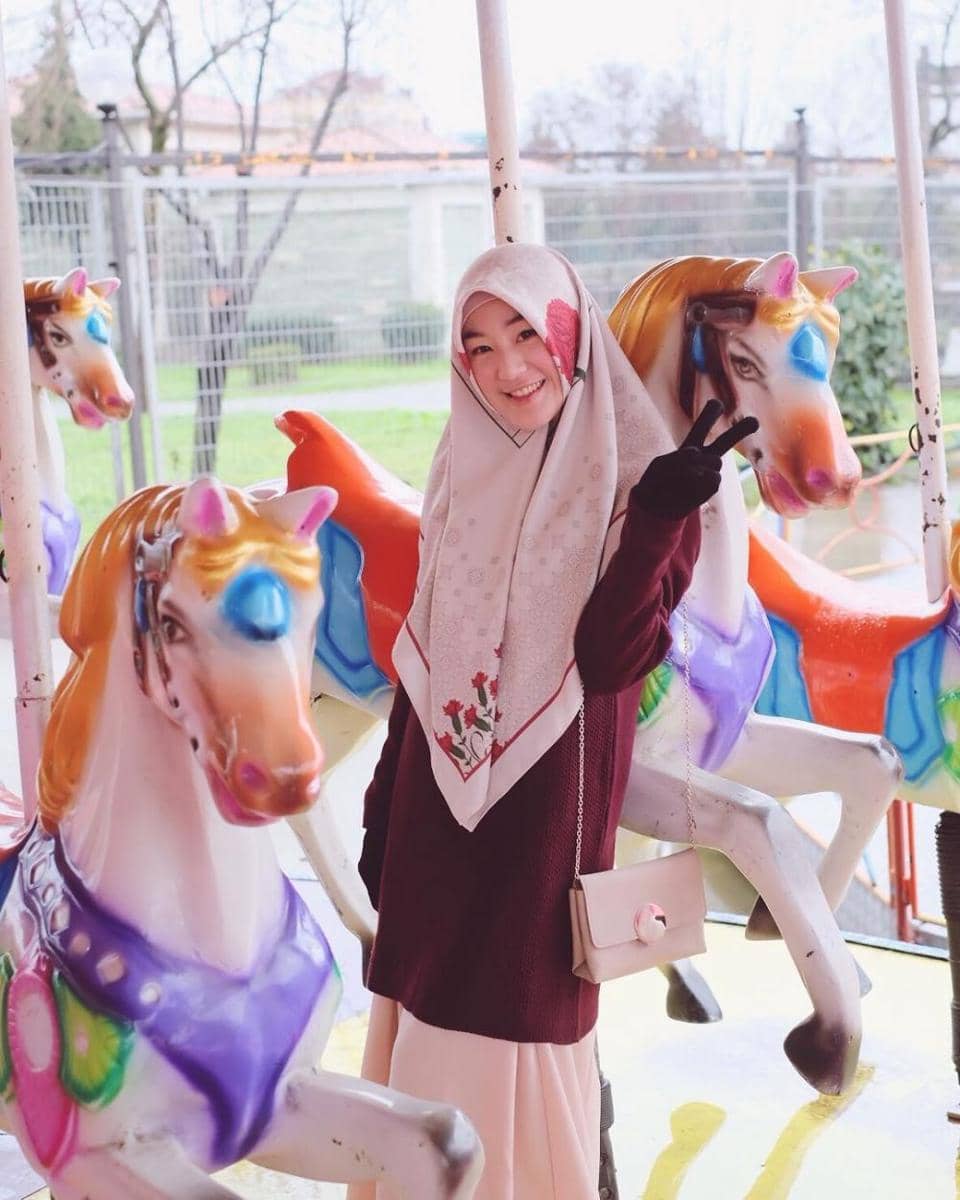 instagram.com/larissachou