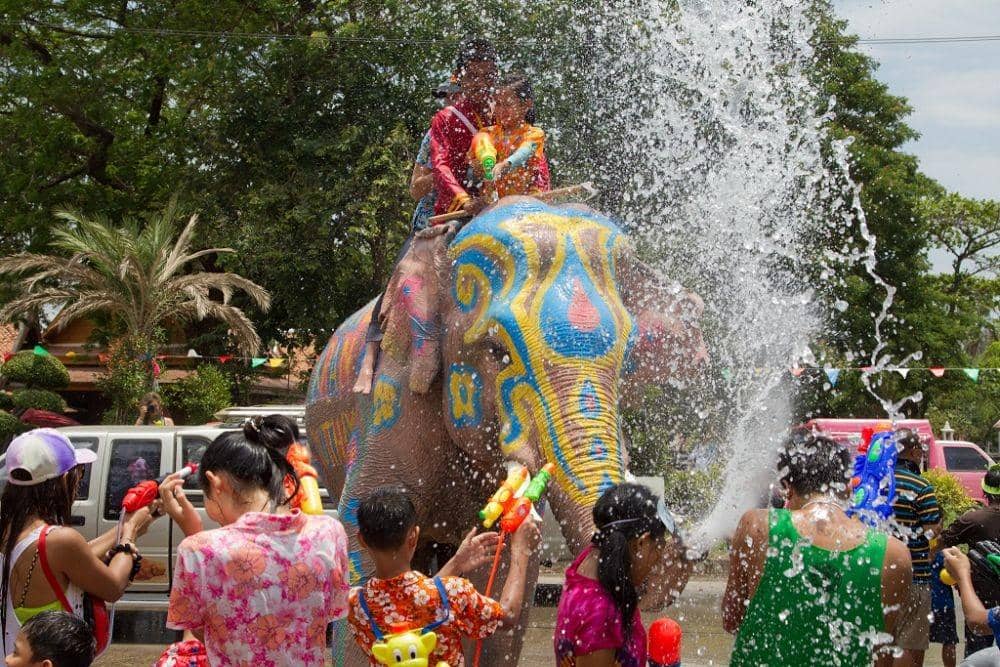 15 Potret Kemeriahan Festival Songkran 2019 di Thailand, Seru Banget!