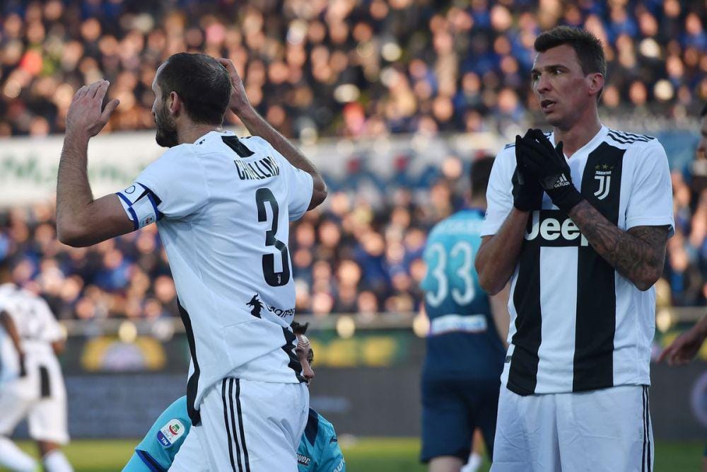 blackwhitereadallover.com