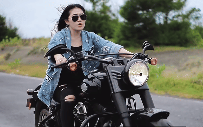 youtube.com/Via Vallen Official