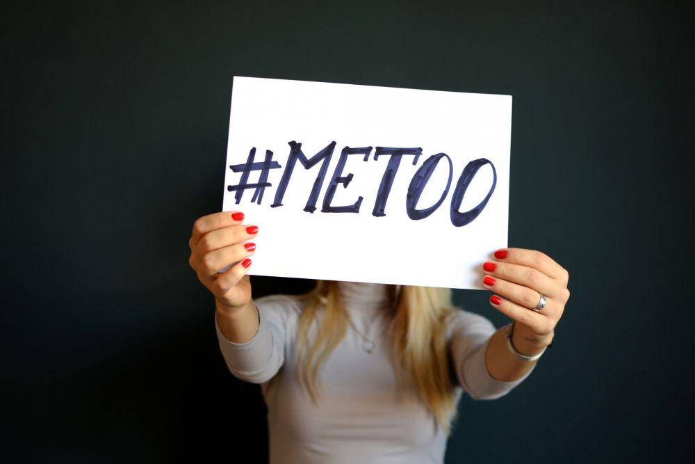 Ilustrasi #MeToo. unsplash.com/mihaisurdu