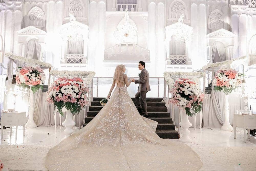 10 Potret Mewah Resepsi Pernikahan Selebgram Alfy Saga dan Fatma Sari