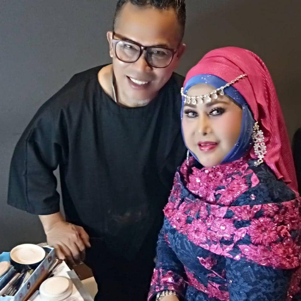 instagram.com/elvy_sukaesih/