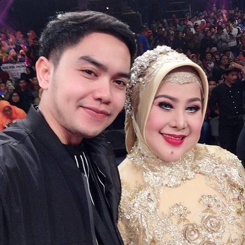 instagram.com/elvy_sukaesih/