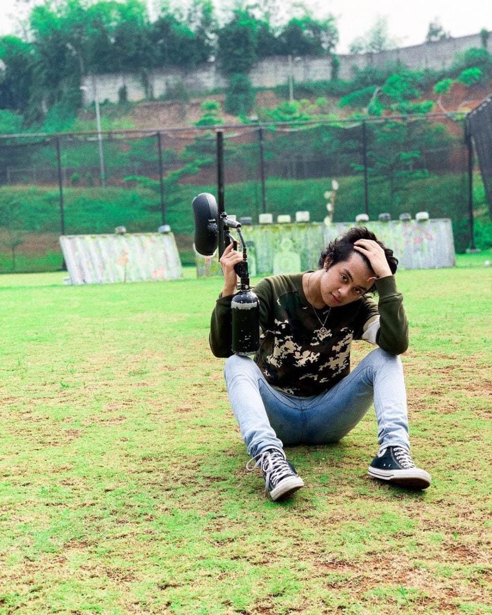 instagram.com/bastiansteel