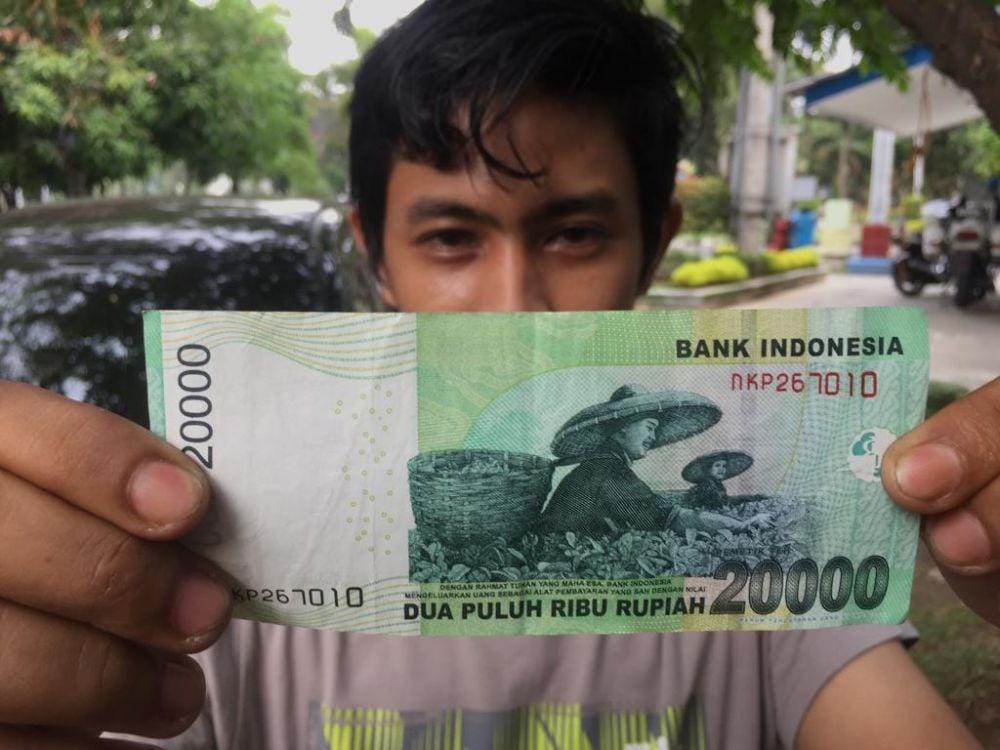 Ilustrasi politik uang/IDN Times/Prayugo Utomo