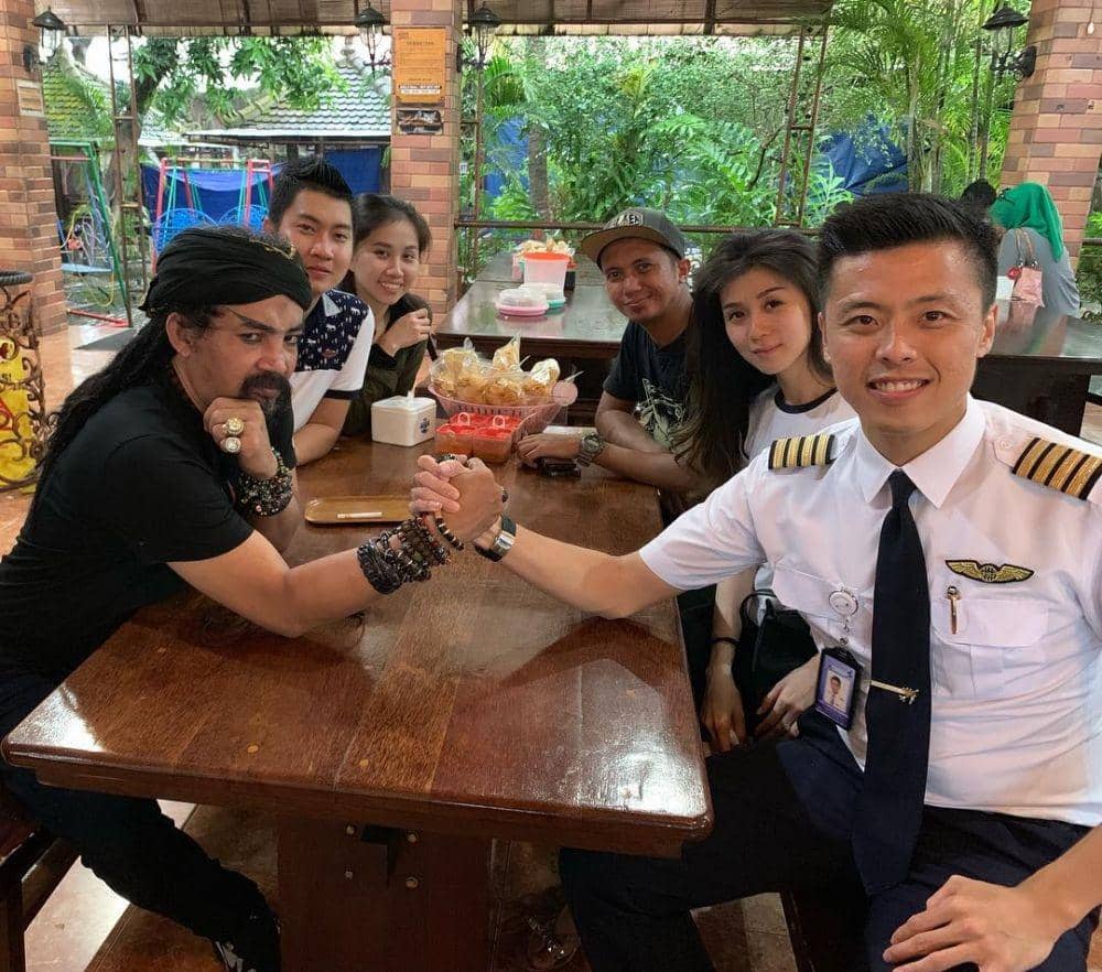 Instagram.com/vincentraditya