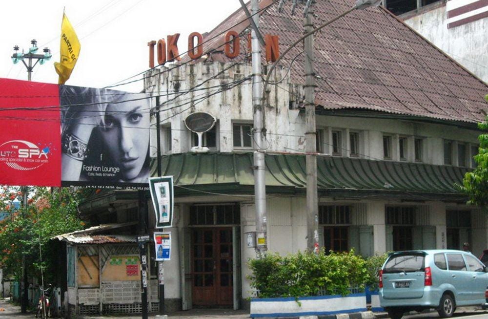 Toko Oen di Jalan Pemuda No. 52 Semarang, Jawa Tengah. Toko tersebut berdiri sejak tahun 1935.