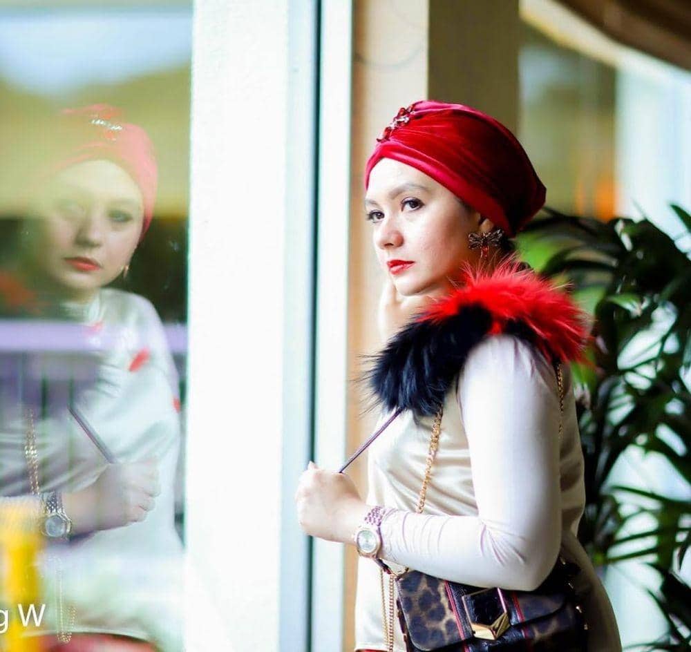 10 Gaya Sosialita Viona Rosalina, Istri Eko Patrio yang Glamor Abis