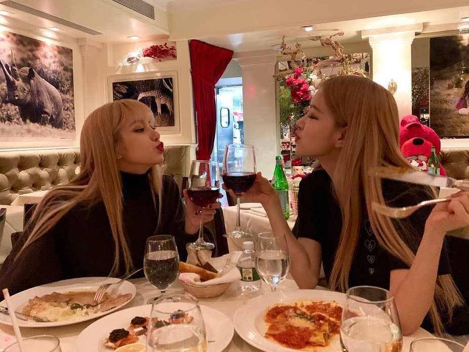 instagram.com/roses_are_rosie