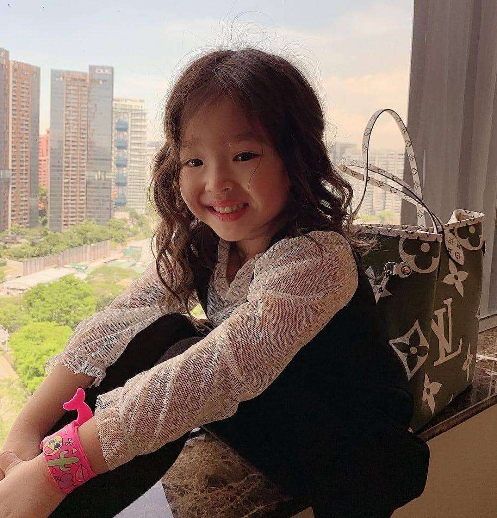 instagram.com/thaliaputrionsu