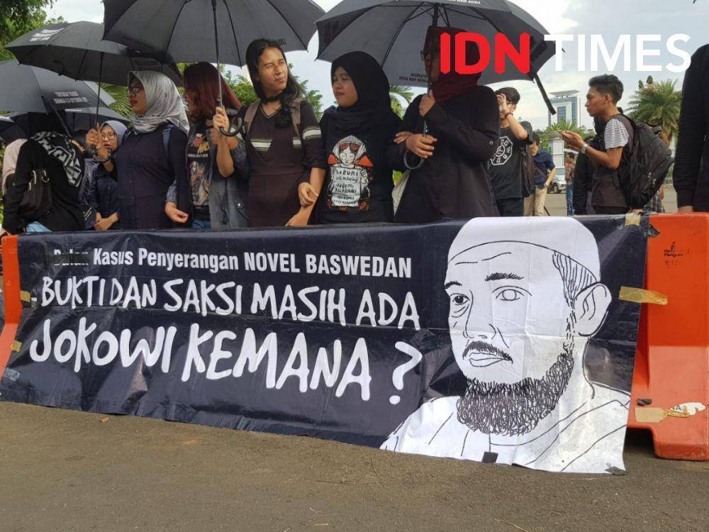 (Poster menagih janji Presiden agar tak lupa kasus Novel Baswedan) IDN Times/Santi Dewi