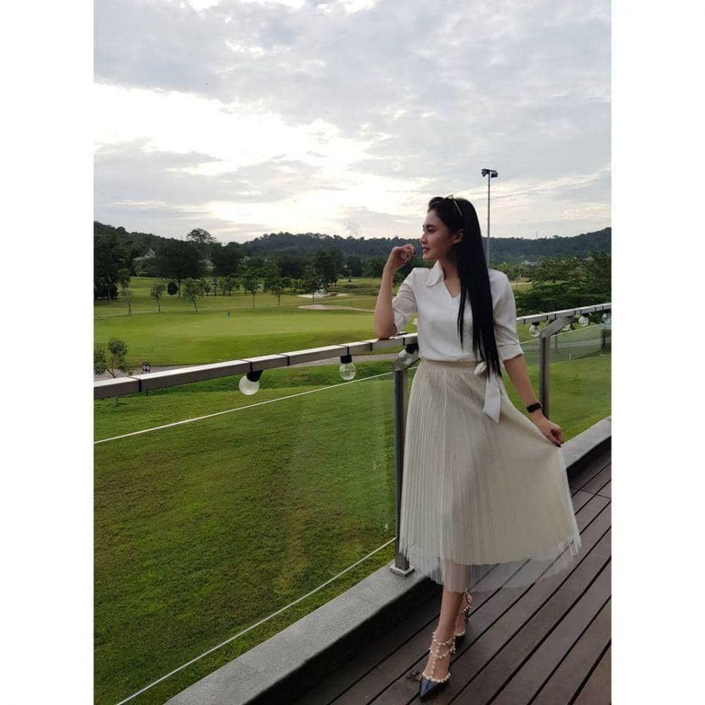 instagram.com/nellakharisma