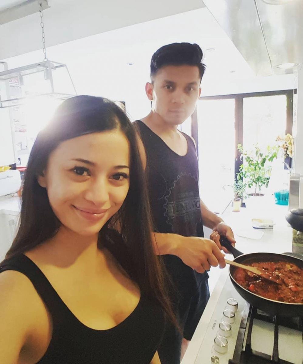 instagram.com/angie_virgin